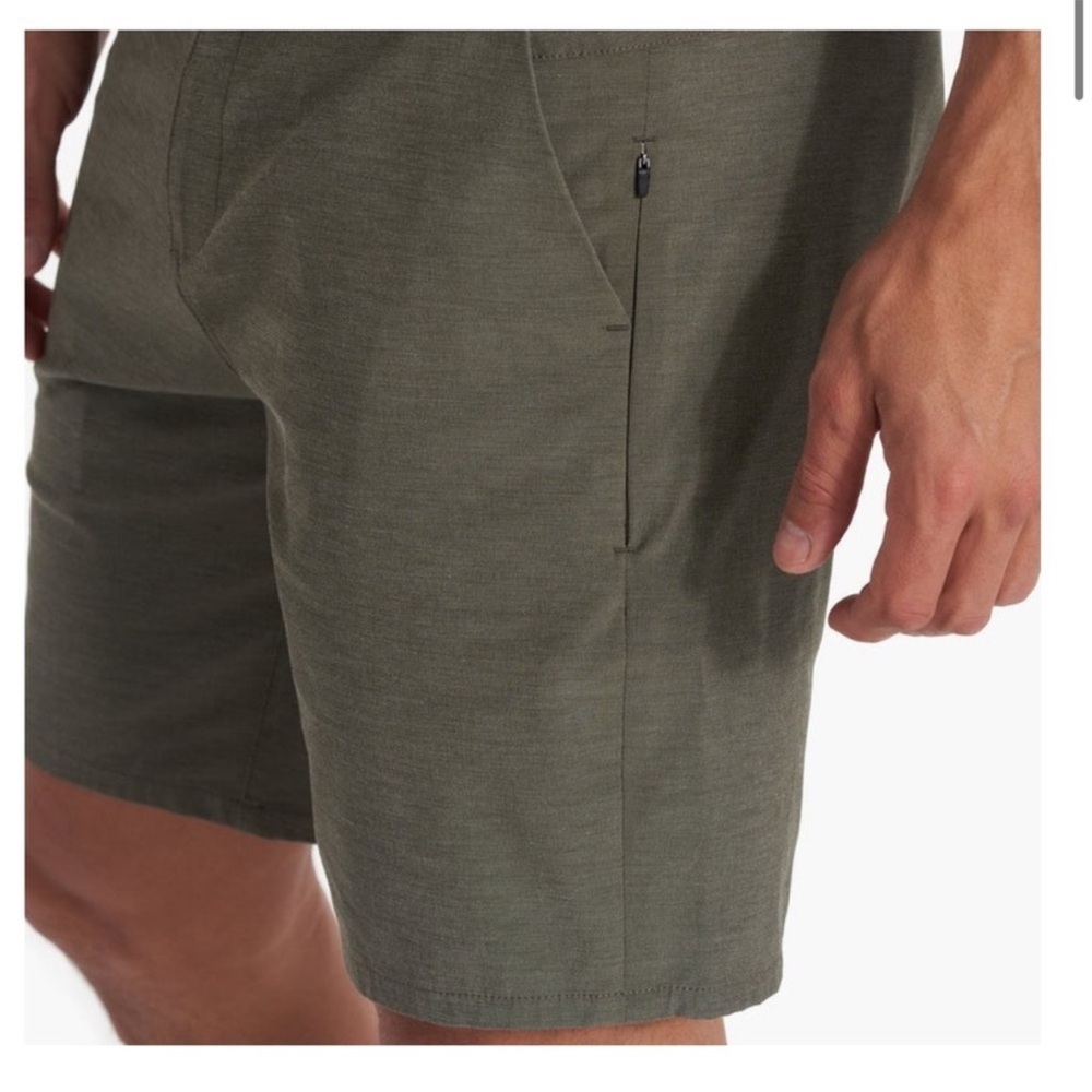 Vuori Men's Aim Golf Shorts Olive Green Khaki Chino Size 30 Casual